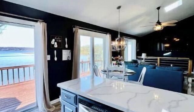 Amazing Sunsets/Kayaks/Waterfront w/2BR 2BA Pet Friendly Peaceful Serene Home