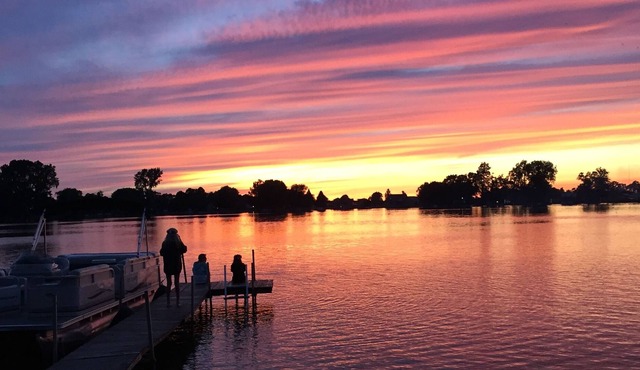 Amazing sunsets, Lake Front Home, Waterfront, near Shipshewana Indiana, Exit 107