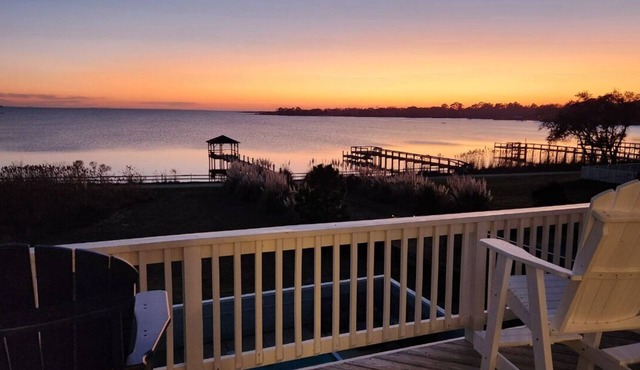 Amazing Sunsets & Luxury - Soundfront Pet Friendly Oasis w/Elevator & Hot Tub