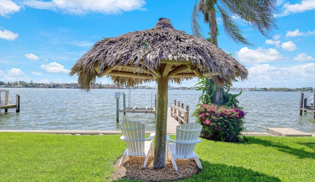 Amazing sunsets on Naples Bay - mins from 5th Ave - Contact for monthly rates
