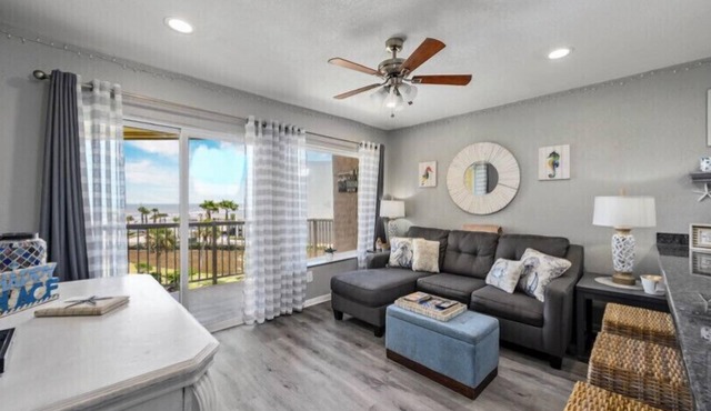Amazing Sunsets! Sleeps 6! 3 pools!Dog friendly, great views!