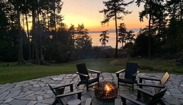 Amazing sunsets! Water view, hot tub, close to town, fire pit.