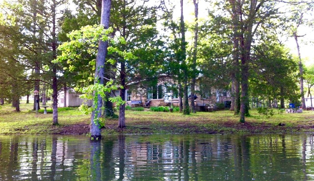 Amazing Table Rock Lake Home! Easy access to Silver Dollar City & Branson.