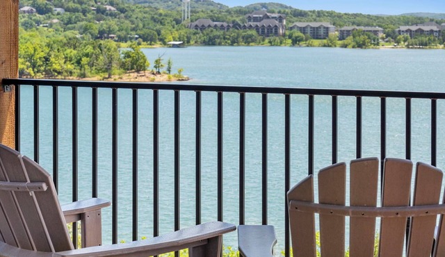 Amazing Table Rock Views with Private Hot Tub, Theatre Room & Free Daily Branson Attraction Tickets