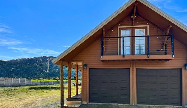 Amazing Tamarack Resort Views, Hot Tub, Huge Lot!