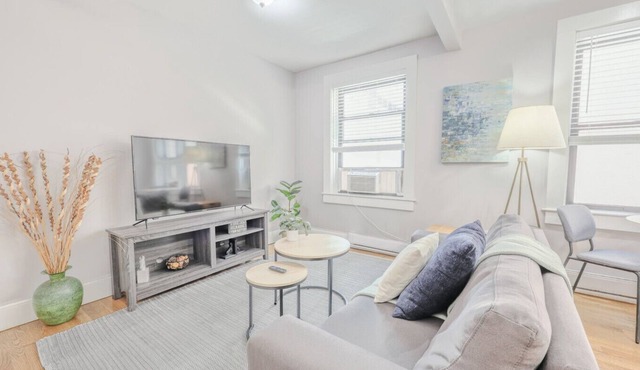 Amazing Theatre District location. Pet Friendly stays for short and long term - smart lock enabled!