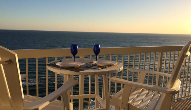 Amazing Top Floor Views, 3 Private Sleep Rooms, Free Beach Chairs, Owner Managed