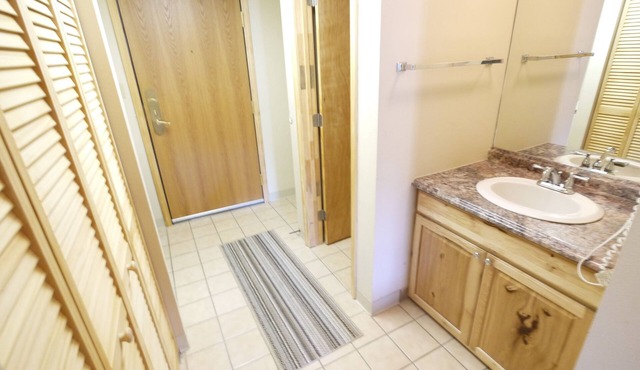 Amazing Top Floor Hotel Room in Center Village! CM447H