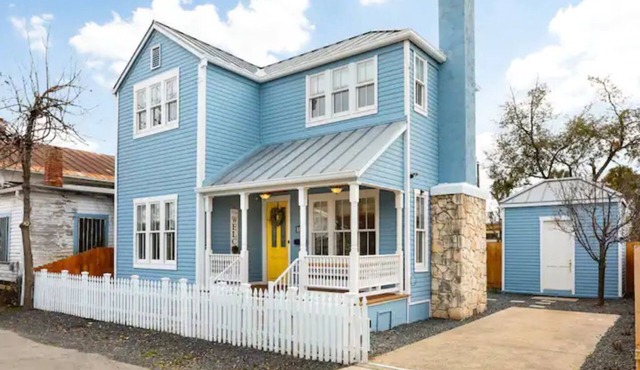 Amazing Tower Views - Urban Home w/Hot Tub & Deck