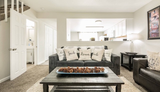 ❂ Amazing Townhouse! 2 BR, 1.5BA, Sleeps 5 w/AC! ❂