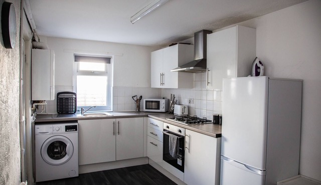 Amazing Townhouse Close To City and Beach Sleeps 7