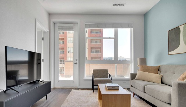 Amazing Uptown 1BR w/ W/D, Gym & Pool, walk to RiNo bars, by Blueground