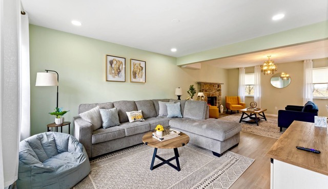 Amazing Vacation House in Poconos~HotTub~Game Room