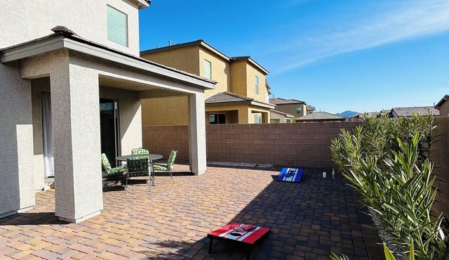 Amazing Vacation Home w/4 Bedrooms & 3 Bathrooms with View of Las Vegas Strip