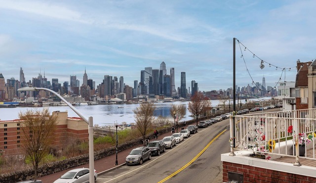 Amazing Value! 7Bedrooms/4Baths 20 min to NYC