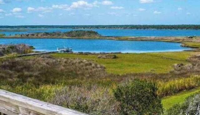 Amazing Views, Hot Tub, Elevator, Steps to Beach