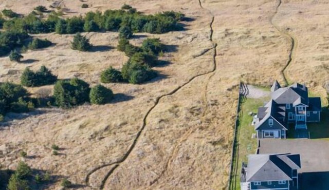 AMAZING VIEW, 2 Homes, Hot Tubs, Steps to Beach, 8 Bedrooms, RecRoom (K&KGst)