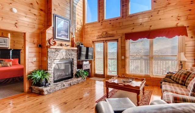 Amazing View! Great Local-A Little Romance-Hot Tub/Pool Tabl/Jcuzzi & No Mgt Fee