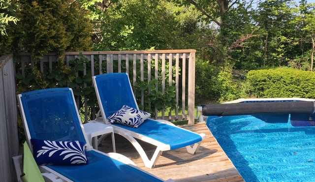 Amazing view, heated pool, gardens, beach, trails, wineries, shops & restaurants