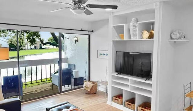 Amazing view of Lake Conroe. Discount for long-term stay. Pets are allowed