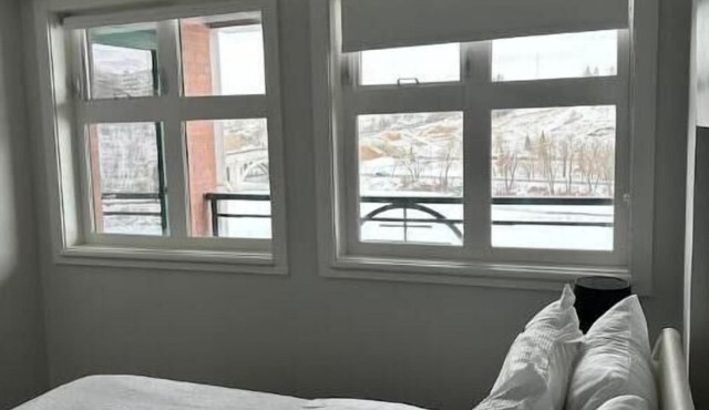 Amazing view one bedroom apartment Calgary Downtown #701