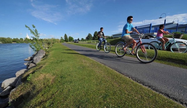 AMAZING VIEW! ONE COMFY UNIT! COMPLETE WITH SPA, POOL, HOT-TUB