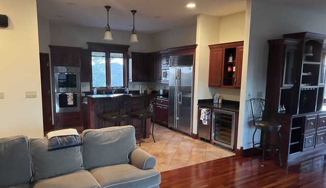 Amazing views - 2 King/ 3 Queen 6400 sq ft house 12 Minutes from town and lake