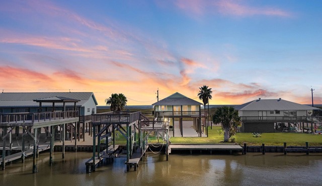 Amazing Views - 3 Bed/2 Bath Home on Colorado River