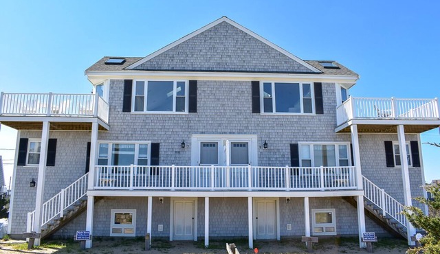 Amazing views! 3 bedroom duplex is just steps away from South Village Beach