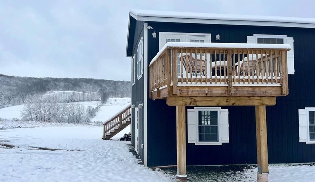 Amazing Views 7 acres Creek Hot Tub 30 min to All Star Village