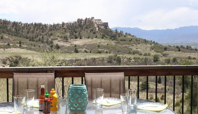 Amazing Views and Privacy minutes from major Co Springs attractions