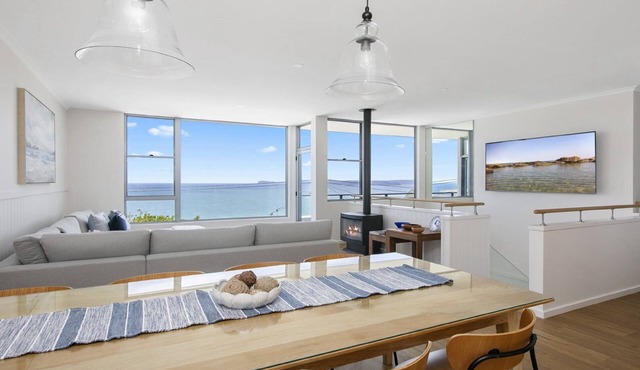 Amazing views, stunning beaches and beautiful bushwalks