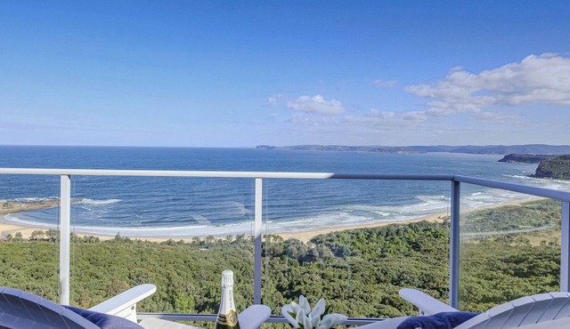 Amazing views, whale watching and close to Bells