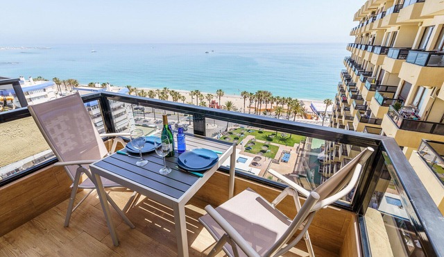 Amazing views Beachfront Apartment with Swimming Pool REF005