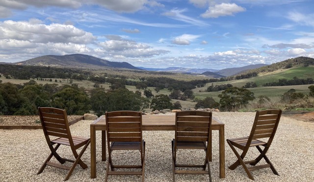 Amazing views. Centrally located between Bathurst, Lithgow and Oberon
