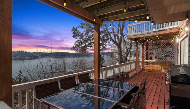 Amazing Views Close to the Strip - Private Dock!
