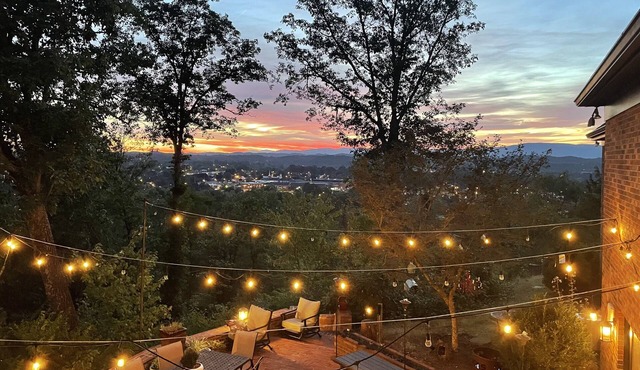 AMAZING VIEWS~ ENTERTAINMENT PATIO~ Groups & Kid Friendly~ BMS & R&R Welcome!
