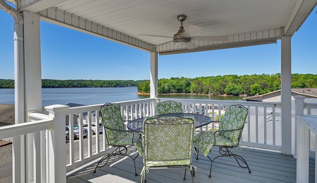Amazing Views! Family-Friendly Badin Lake House!