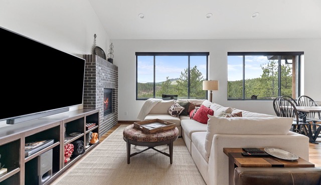 Amazing Views! Gorgeous New Home Near Hill City!