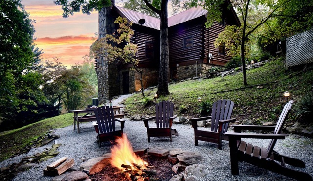 Amazing Views! Hand Built Log Cabin with Hot Tub and Fire Pit