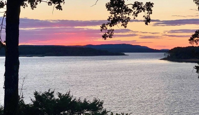 Amazing Views! “Heber Sunsets” Lakefront w/access. 4 bdr, 3 king beds, 3 bath.