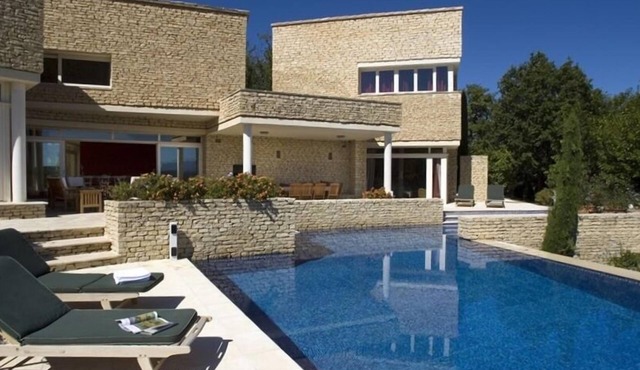 Amazing views in the heart of Luberon, AC, 10 guests. Book Spring to Fall 2026