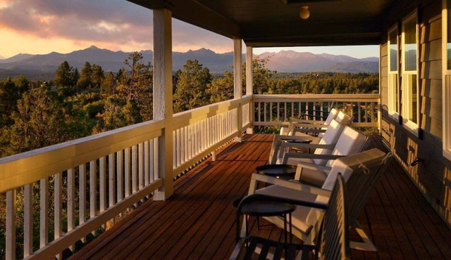 Amazing Views, Large Home, Perfect Family Getaway!