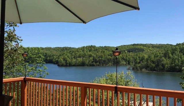 AMAZING views, Lakefront home with private boat dock in Flat Hollow
