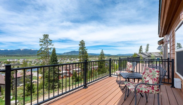 Amazing Views of Byers Peak - Pet Friendly, Washer/Dryer, Shuttle Route, Private Garage