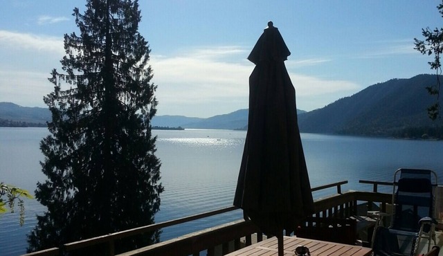 Amazing views of Lake Chelan! Unique "Treehouse" cabin with 2 bedrooms & 1 bath