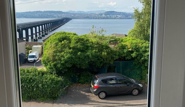 Amazing Views over the River Tay. 10 miles to St Andrews.