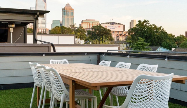 AMAZING VIEWS! Rooftop Terrace with 3King beds only 12min walk to BoA stadium.