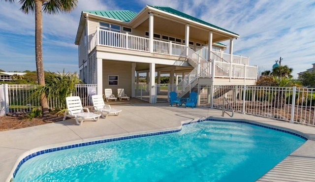 Amazing Views, Steps to Beach! 1st Tier, Private Pool,