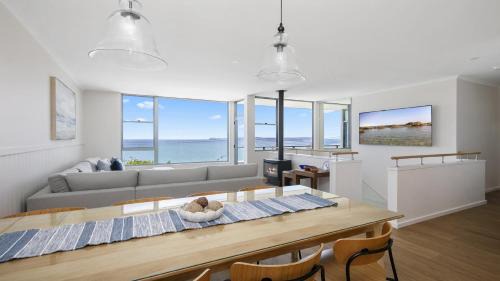 Amazing Views, Stunning Beaches and Beautiful Bushwalks